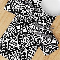 Zara - Jumbo Scale Black & White Geometric