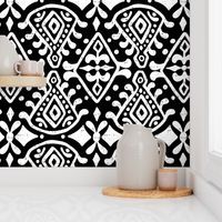 Zara - Jumbo Scale Black & White Geometric