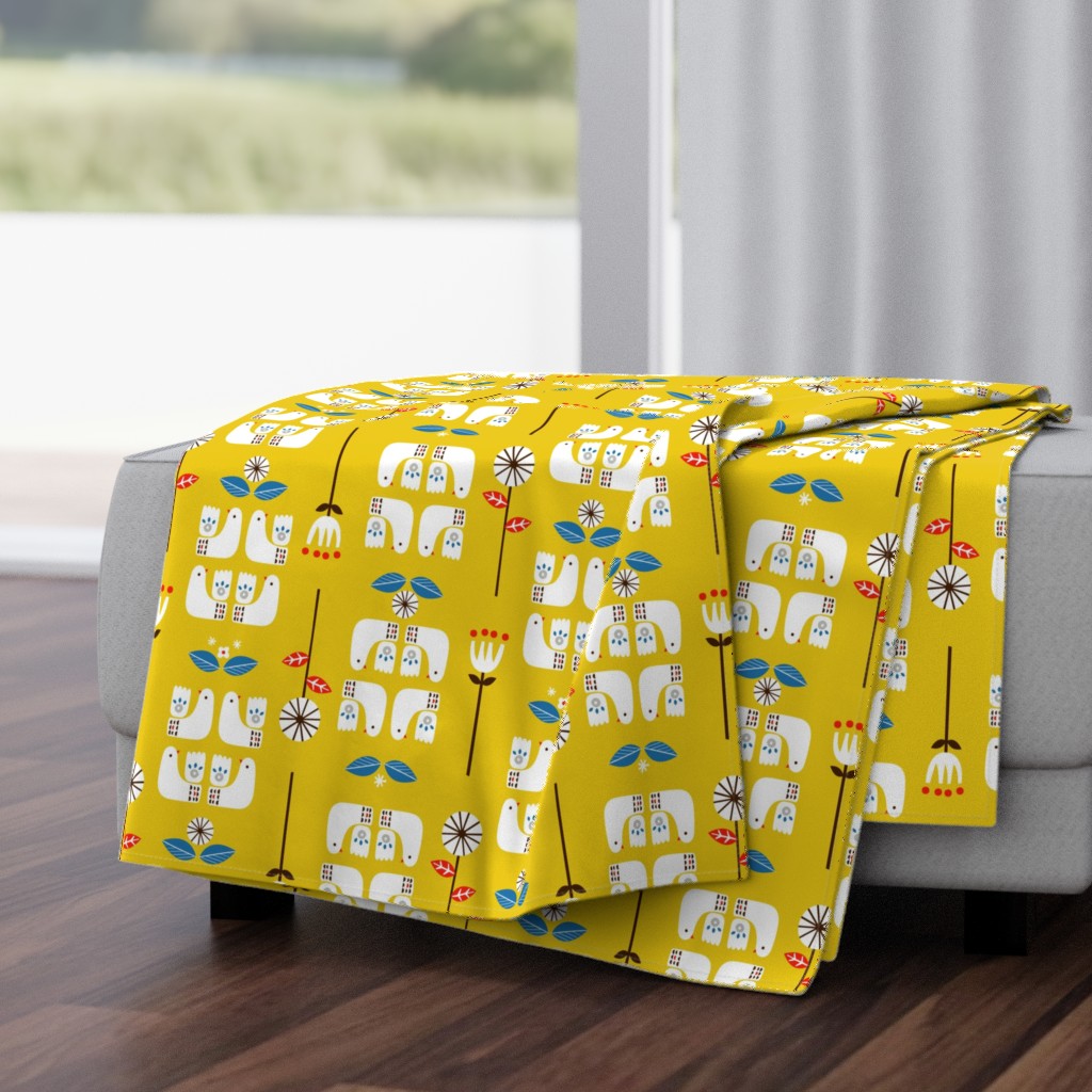 Scandi birds yellow 12"