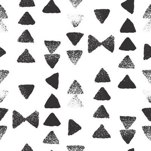 triangle fall // black and white