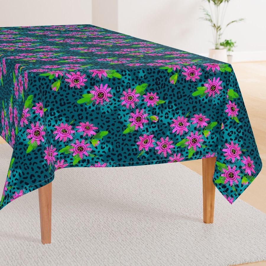 HOME_GOOD_RECTANGULAR_TABLE_CLOTH