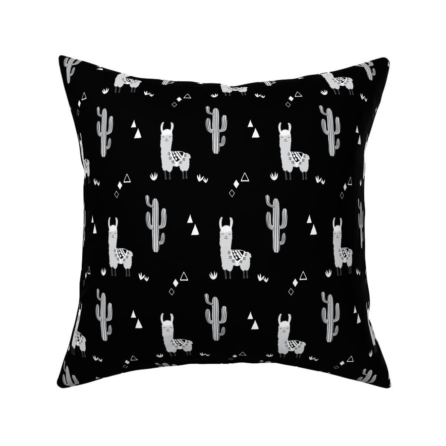 HOME_GOOD_SQUARE_THROW_PILLOW