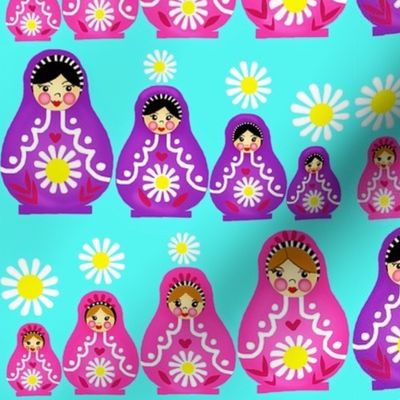 Russian Nesting Dolls & Daisies  / Matryoshka 