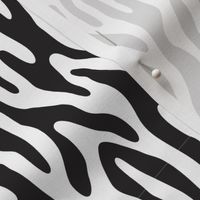 Retro Swilry Pattern Black and White 8-01
