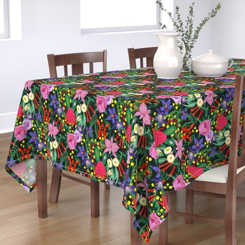 HOME_GOOD_RECTANGULAR_TABLE_CLOTH