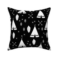 Adventure Teepee Arrow Feather - Black and White