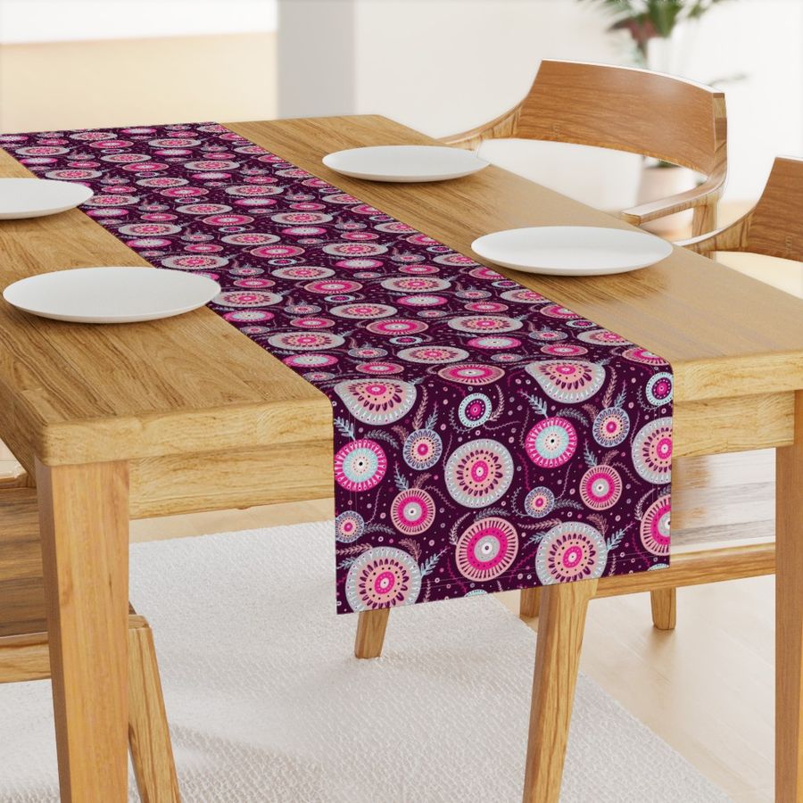 HOME_GOOD_TABLE_RUNNER