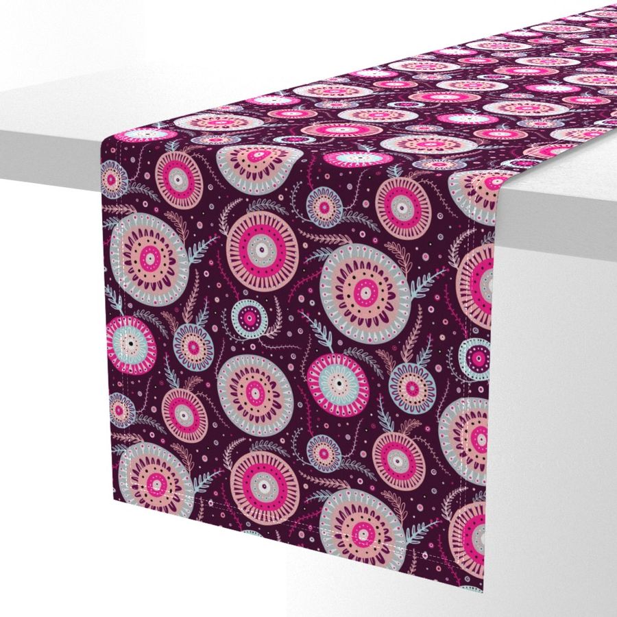 HOME_GOOD_TABLE_RUNNER