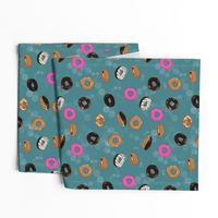 Colorful donut shop 5DAFBE70-F2B9-46E0-A878-BF5EC269A7EA