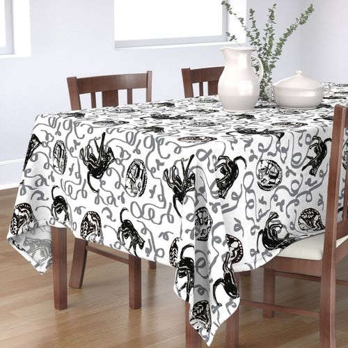 HOME_GOOD_RECTANGULAR_TABLE_CLOTH