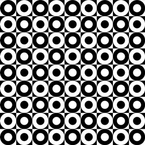 BW Alternating Circles