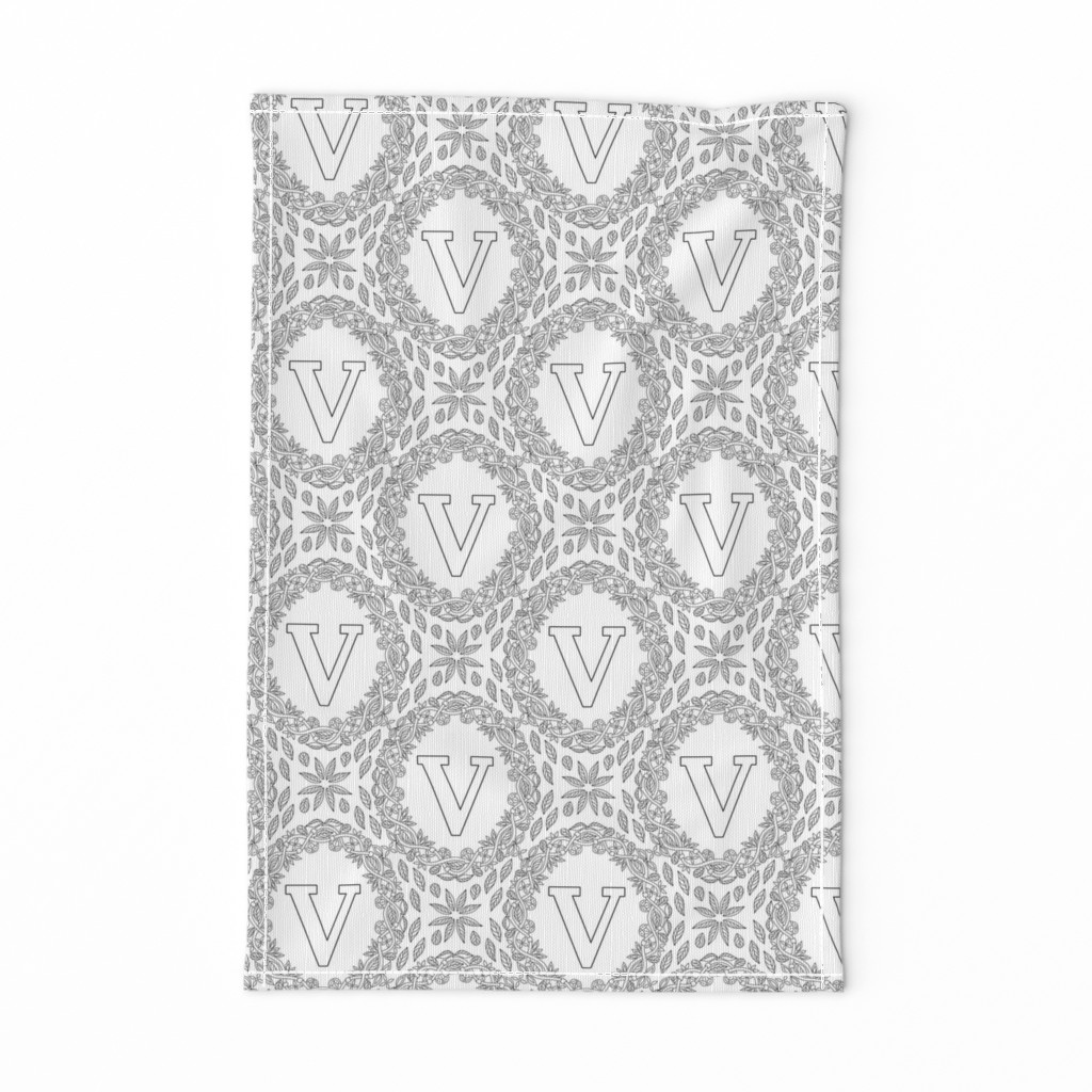 letter-V-black-white-wreath-SF-PATTERN-0819