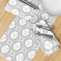 letter-V-black-white-wreath-SF-PATTERN-0819