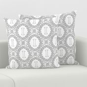 letter-I-black-white-wreath-SF-PATTERN-0819