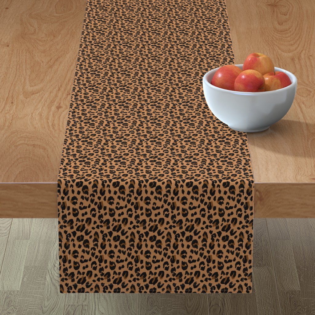Leopard - black brown on tan Chemin de table | Spoonflower