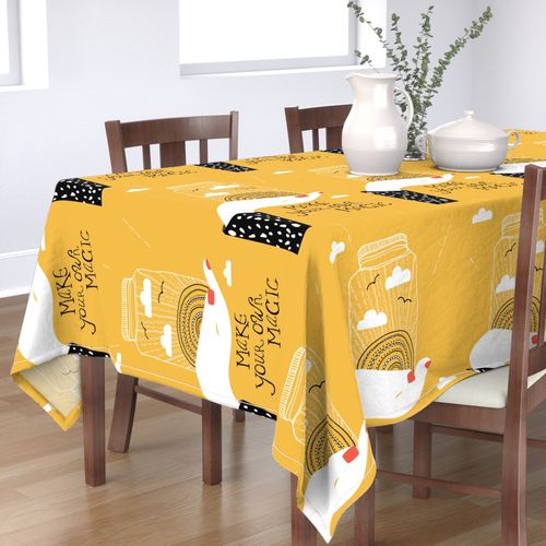 HOME_GOOD_RECTANGULAR_TABLE_CLOTH