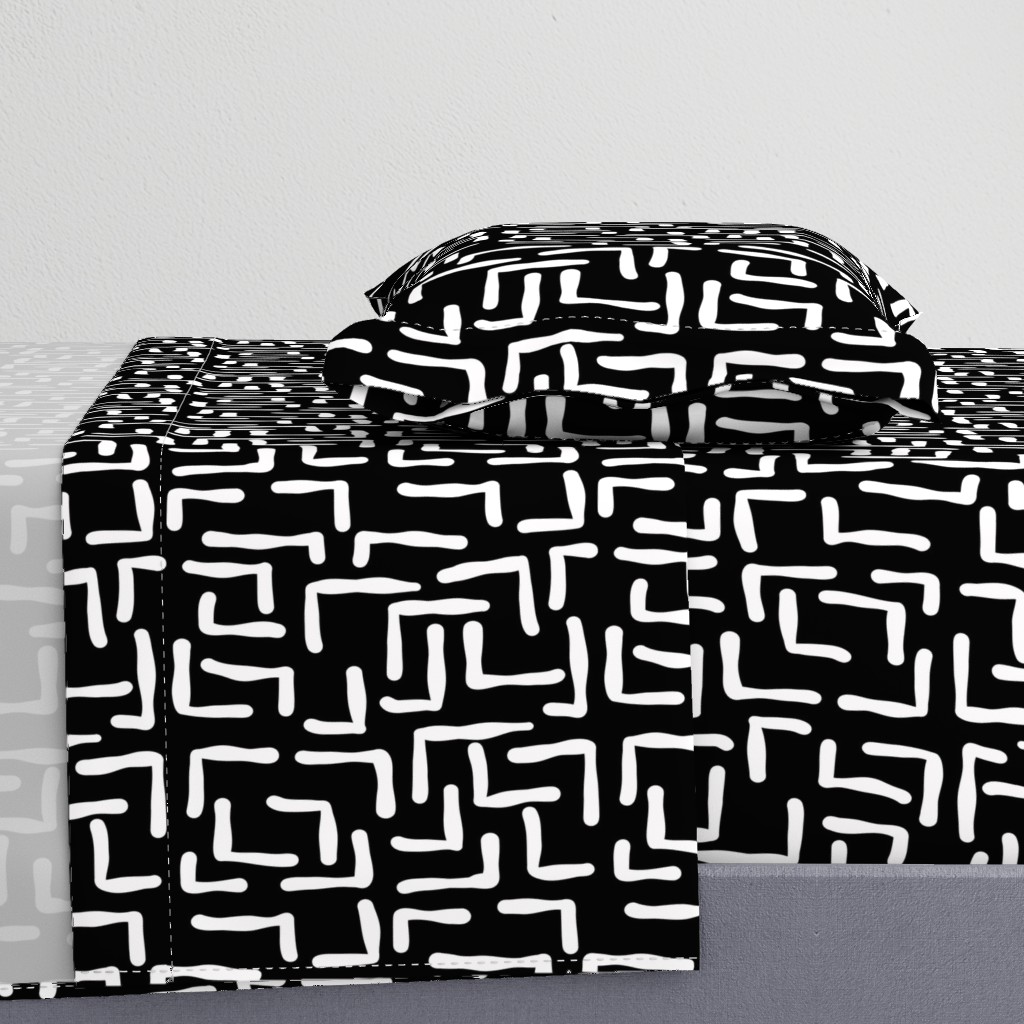 ABSTRACT MAZE - WHITE ON BLACK