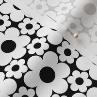 09450742 : circle7flower : black and white