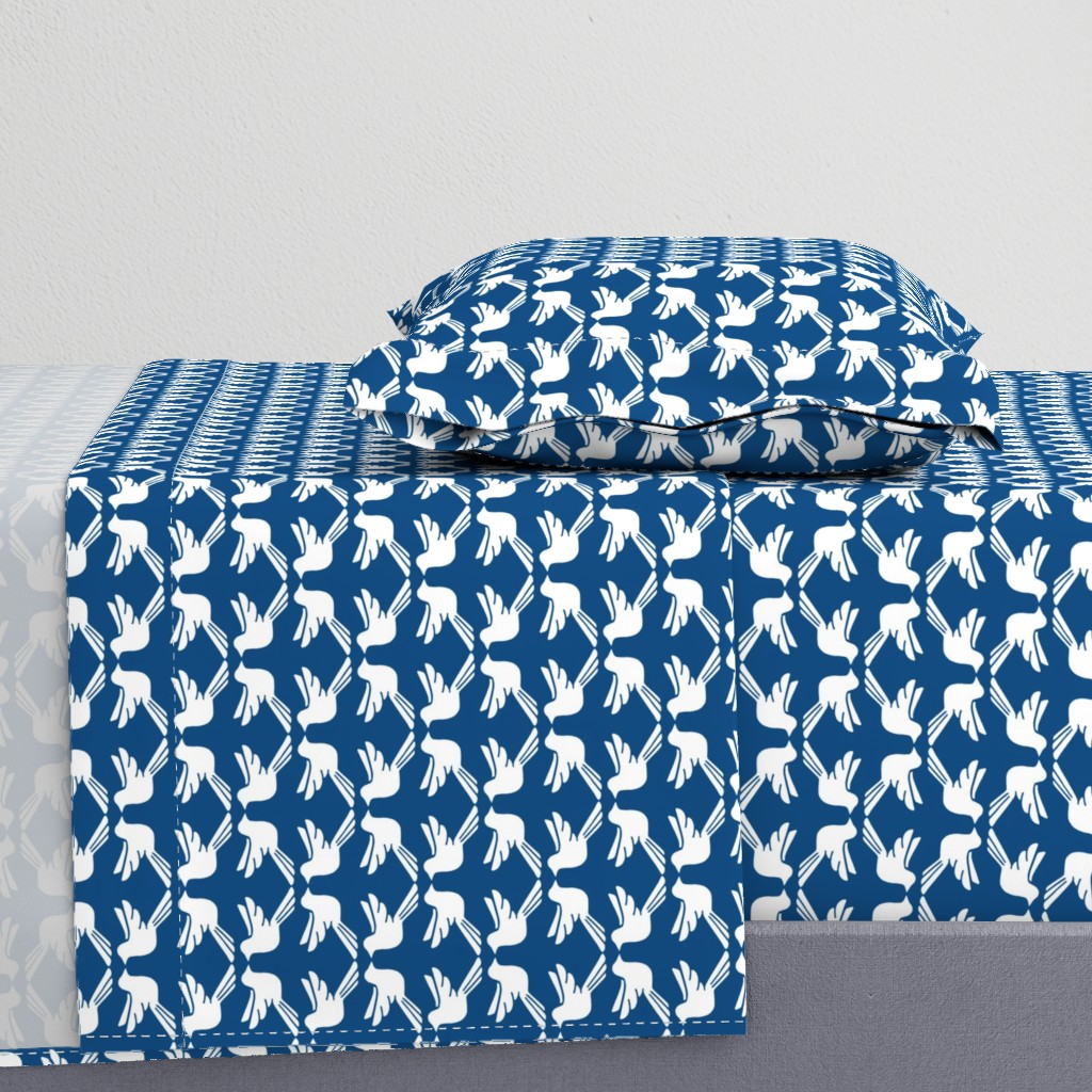 Bird Lattice classic blue and white