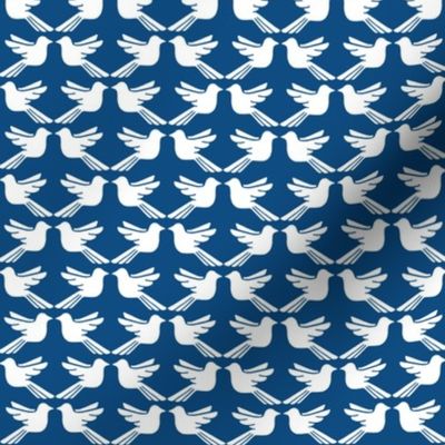 Bird Lattice Classic Blue and white small scale