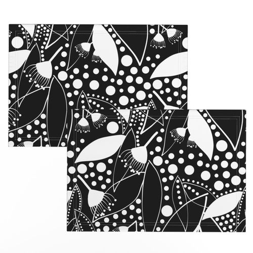 Shirley's Australiana Quilt - white on black, X-large 