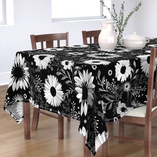 HOME_GOOD_RECTANGULAR_TABLE_CLOTH