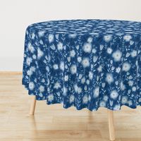 Classic blue tones flower pattern