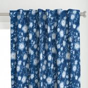 Classic blue tones flower pattern