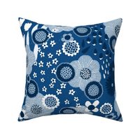 Vintage-Kitsch Floral Classic Navy Blue by Friztin