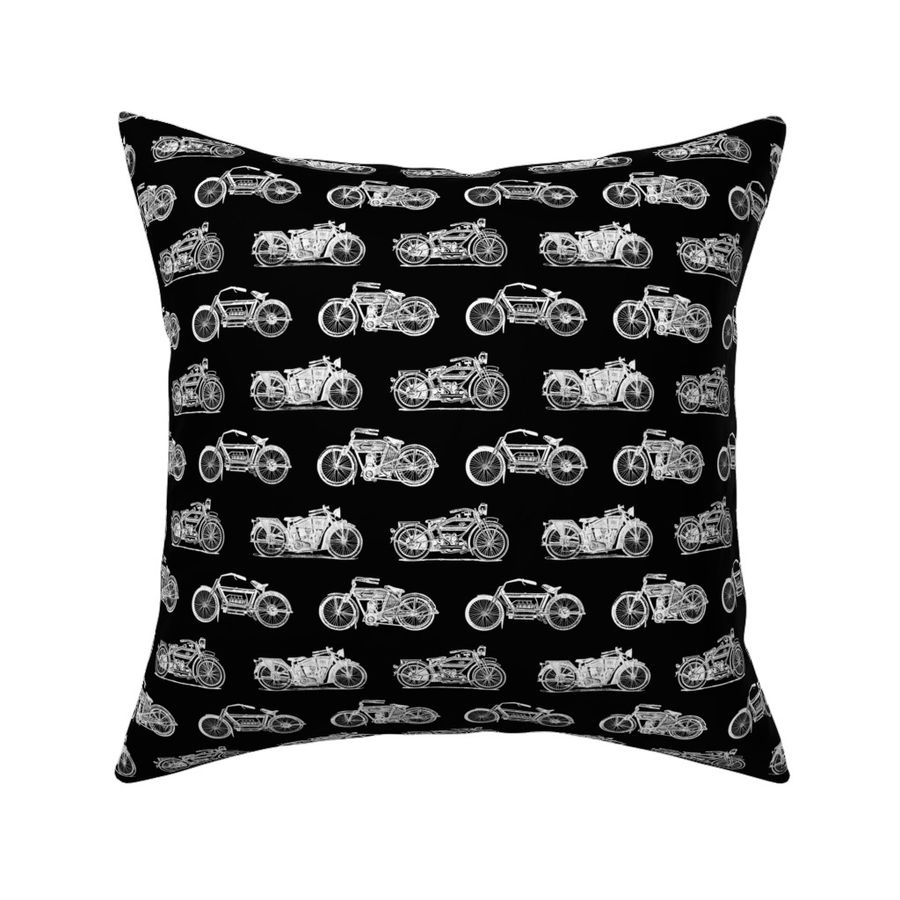 HOME_GOOD_SQUARE_THROW_PILLOW