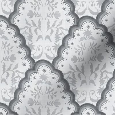 Medium Smoke Scallop Paisley