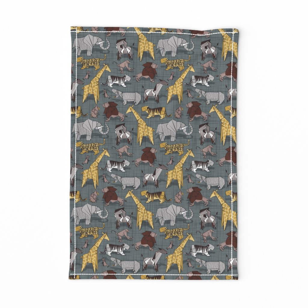 Small scale // Origami safari animalier // green grey linen texture background yellow giraffes