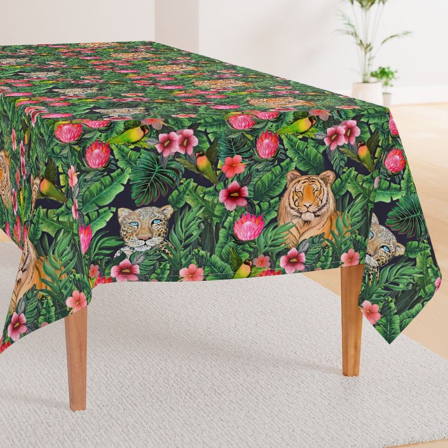 HOME_GOOD_RECTANGULAR_TABLE_CLOTH