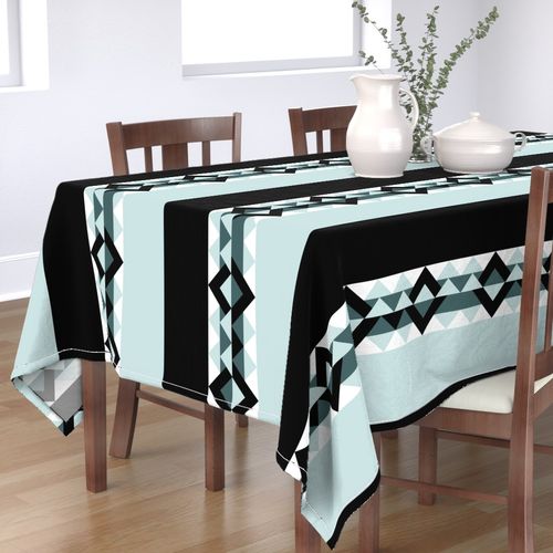 HOME_GOOD_RECTANGULAR_TABLE_CLOTH