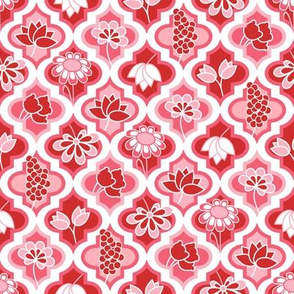 Floral Quatrefoil in Soft Rose Pink, Coral, Red, White - Small Scale