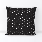 Modern Dot Retro Black White