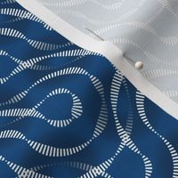 truchet ribbons small - classic blue
