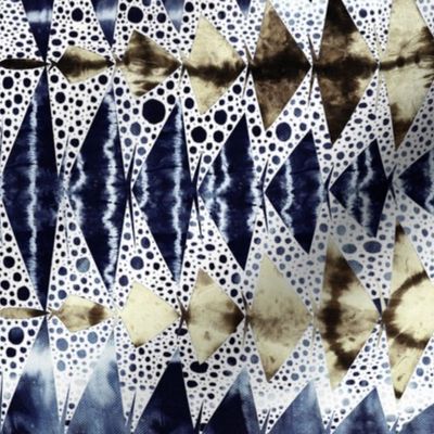 Batik_ eckige Fische und Punkte_ blau und braun