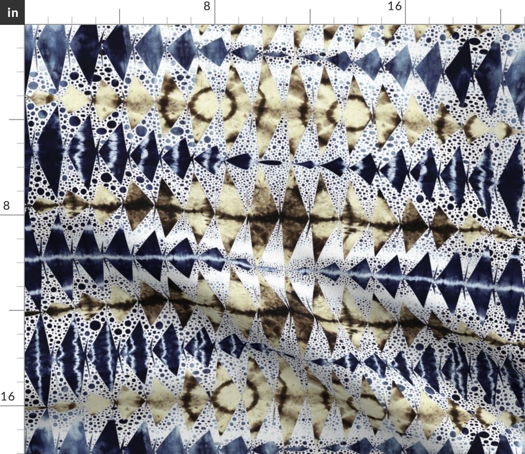 Batik_ eckige Fische und Punkte_ blau und braun