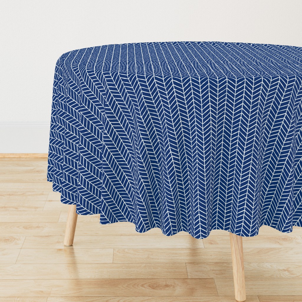 hand drawn herringbone | small scale in navy