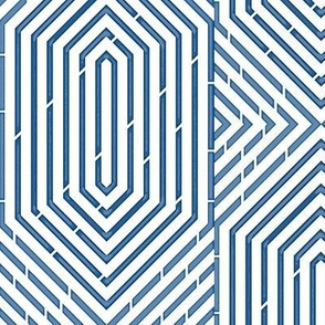 Labyrinth Geometric in Delft Blue & White