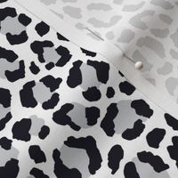 Monochrome leopard print