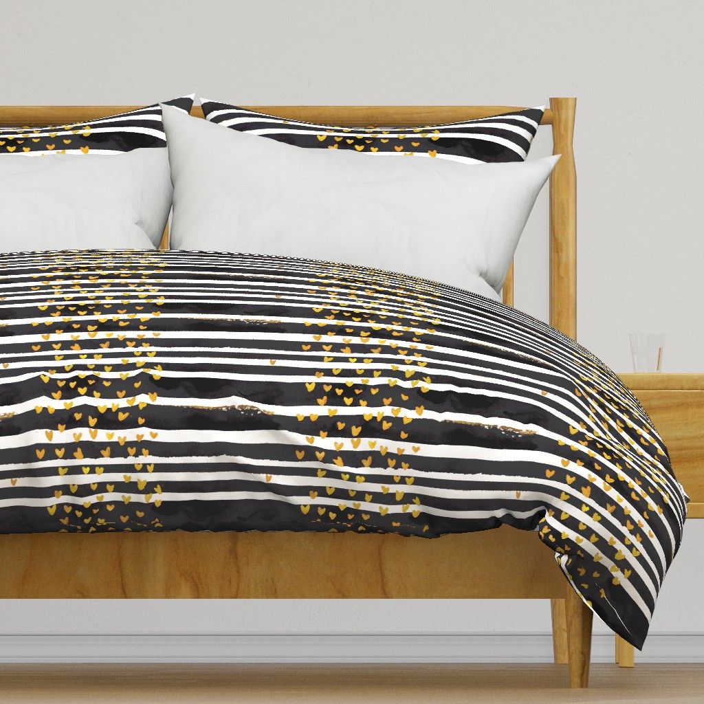 cestlaviv_Black Stripe Gold Hearts